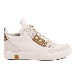 Timberland Amherst Canvas Chukka Shoes in Cream